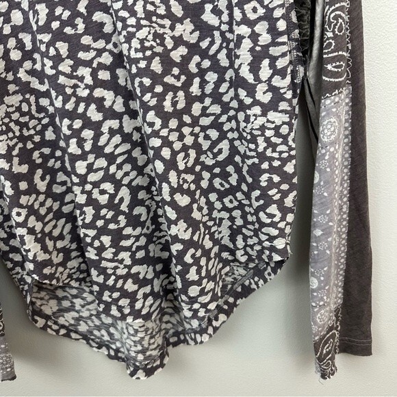 We The Free Free People Grey Friday Night Contrast Sleeve Animal Top Size Small - Picture 15 of 15